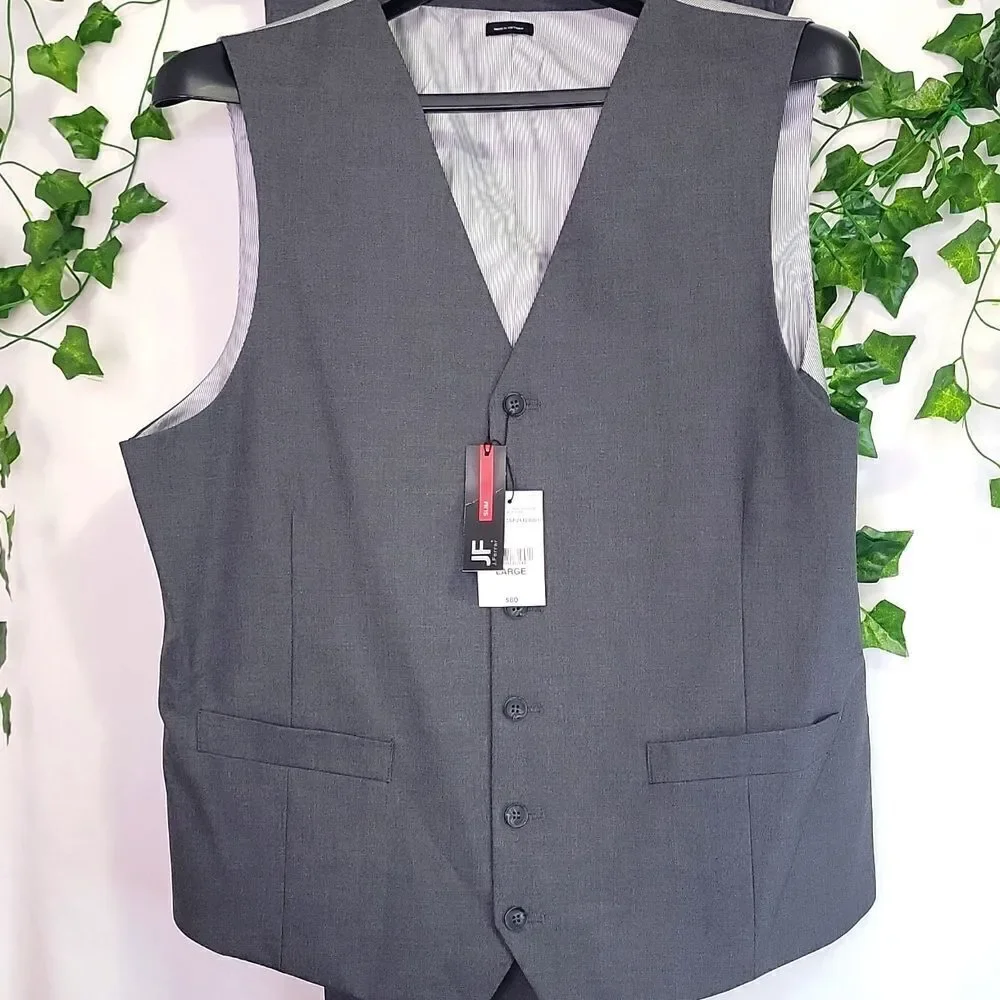 JF. J. Ferrar.  3 Piece Men's Gray Suit. Size Large. NWT